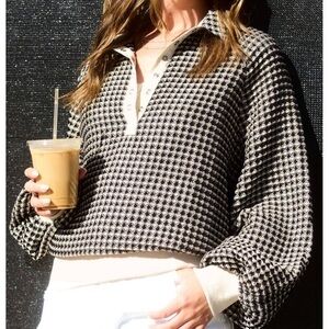 la miel Women’s Oversized Two Tone Textured Snap Button Front Top in Caviar Sz L
